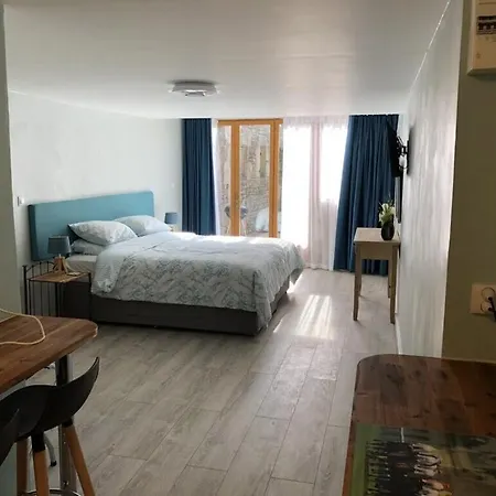 Blacksmiths Apartment In Blanzay - 1 Bed Exterior photo